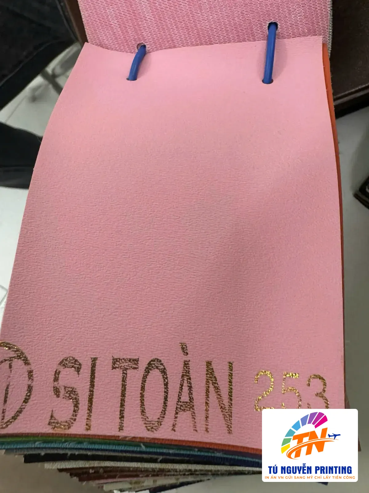 Menu Book tiệm nail 4
