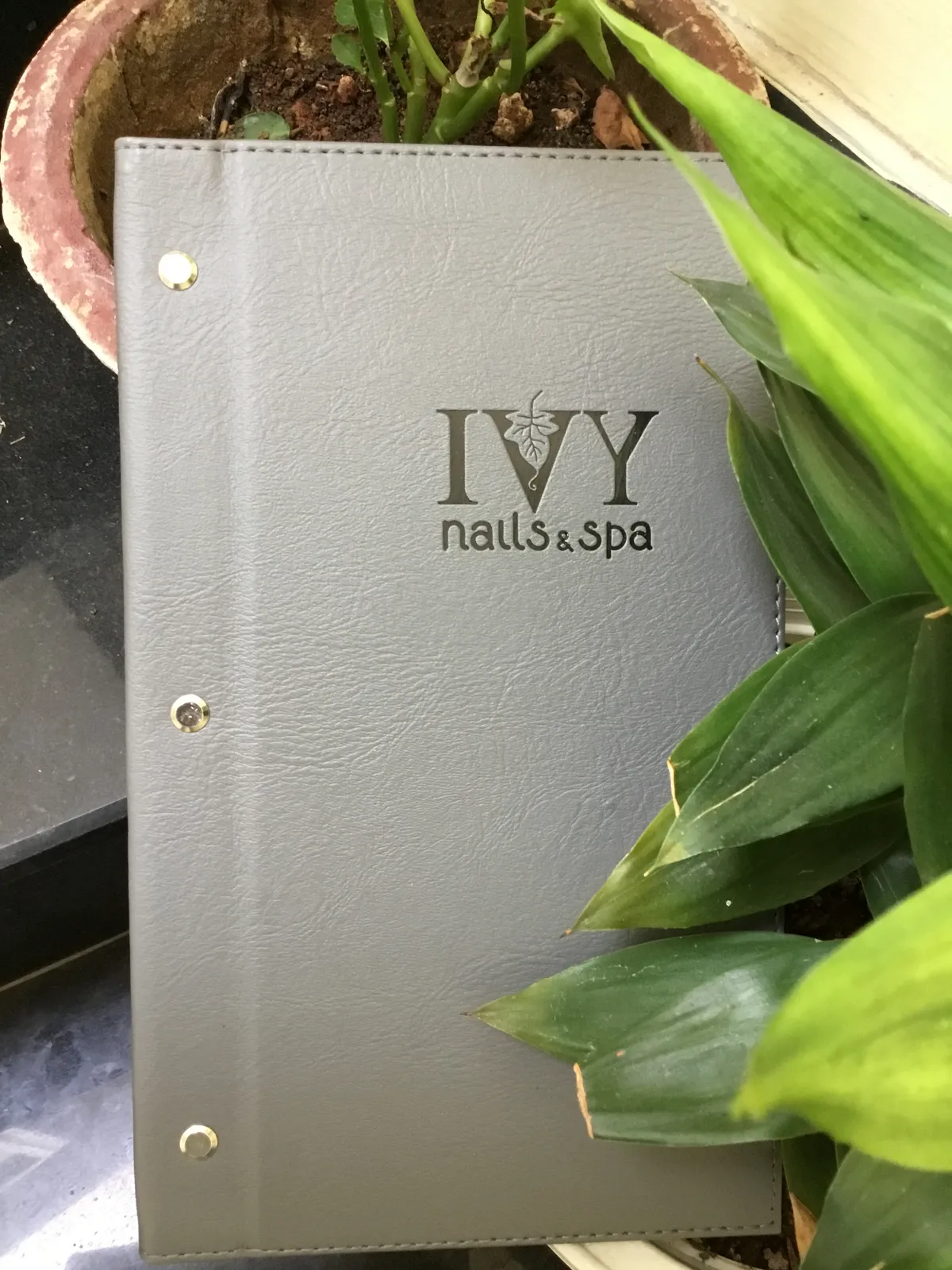 Menu Book tiệm nail 16