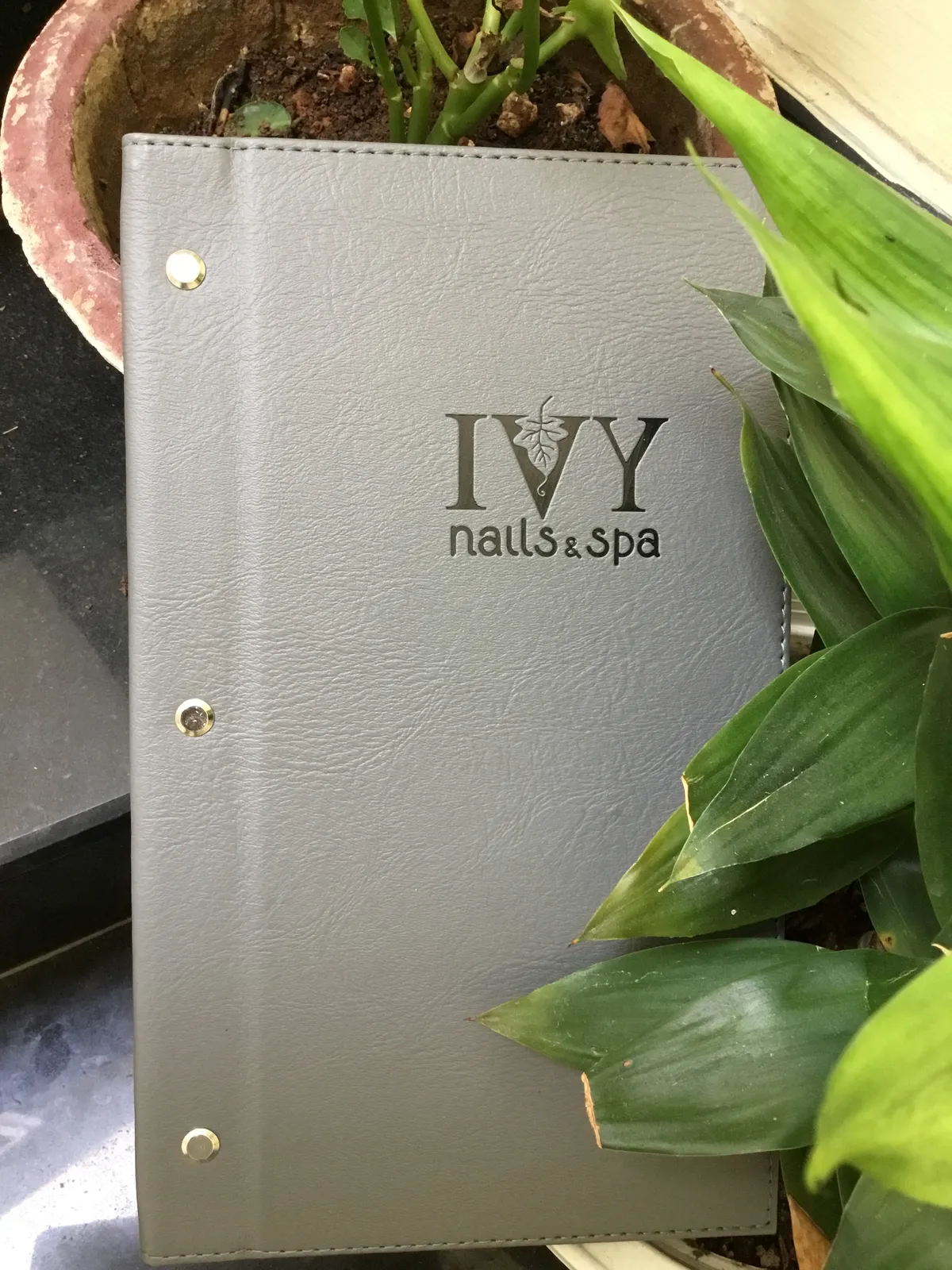 Menu Book tiệm nail 17